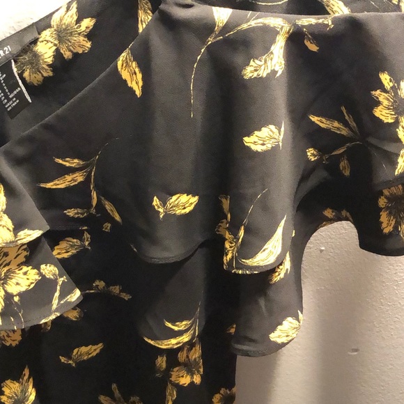 Forever 21 off the shoulder blouse - Picture 3 of 7